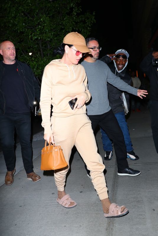 KATY PERRY Arrives at Her Hotel in New York 04/26/2023