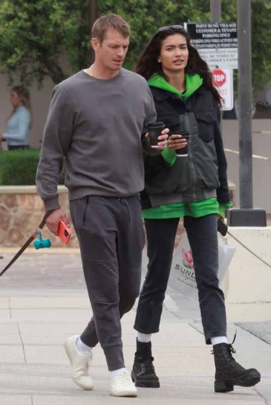 KELLY GALE and Joel Kinnaman Picks up Brunch at Sun Life Juicery in Malibu 04/28/2023
