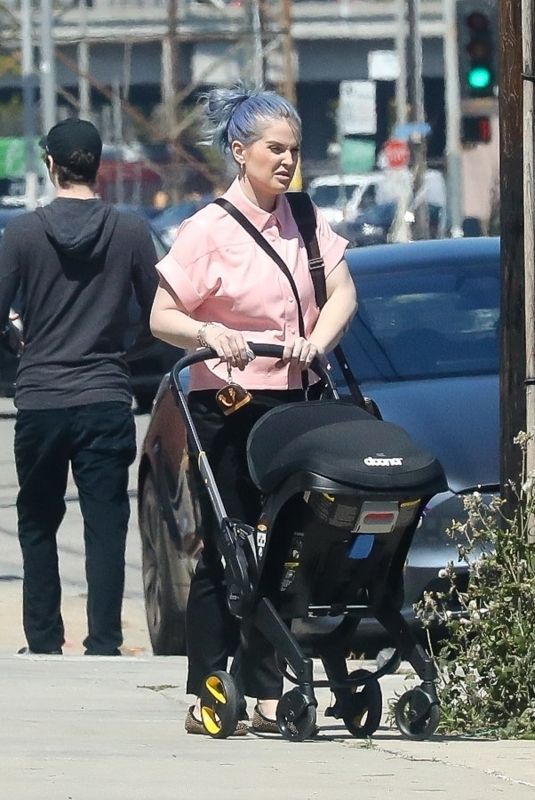 KELLY OSBOURNE Out for Lunch at Beverly Hills Hotel 04/10/2023