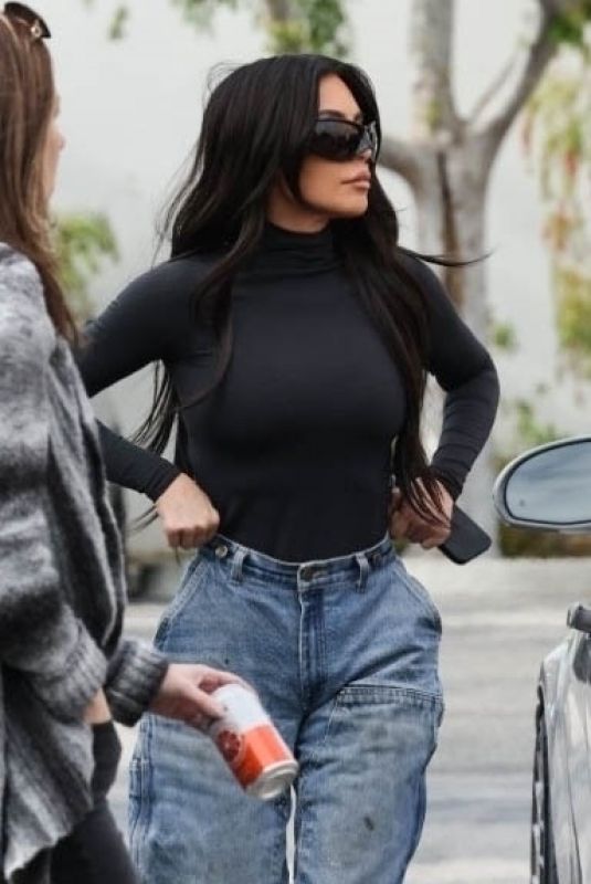 KIM KARDASHIAN Out and About in Thousand Oaks 04/14/2023
