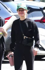 KRISTEN BELL Heading for Friday Afternoon Yoga Class in Los Angeles 04/07/2023