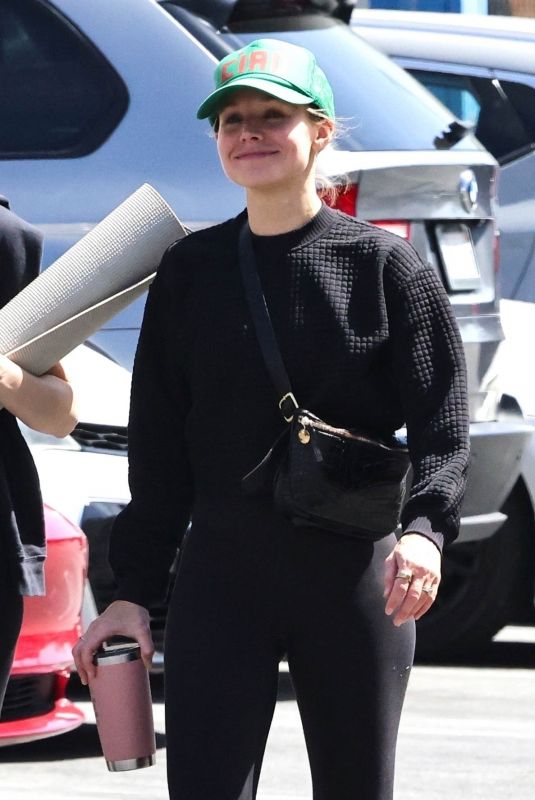KRISTEN BELL Heading for Friday Afternoon Yoga Class in Los Angeles 04/07/2023