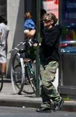 LENI KLUM and Aris Rachevsky Out with a Friend in New York 03/21/2023