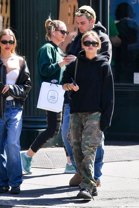 LENI KLUM and Aris Rachevsky Out with a Friend in New York 03/21/2023