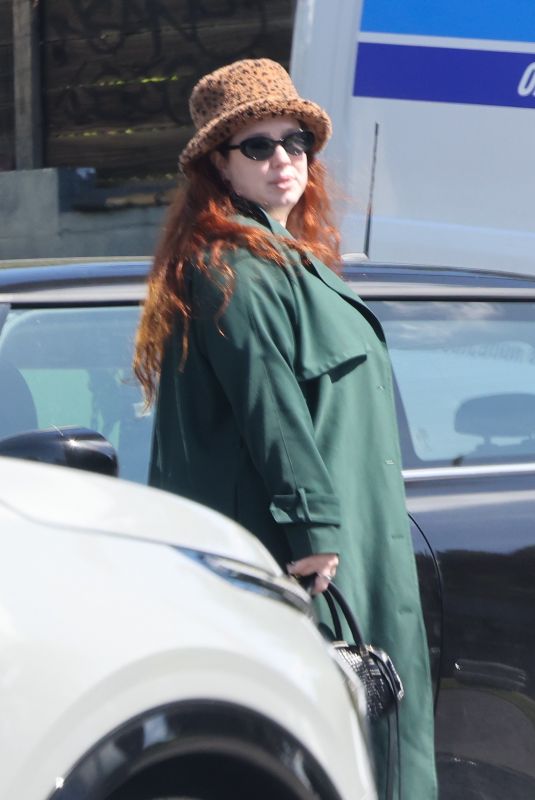 LILY KERSHAW Leaves a Restaurant in Los Feliz 04/03/2023