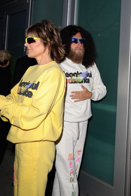 LISA RINNA Arrives at Lakers Game in Los Angeles 04/07/2023