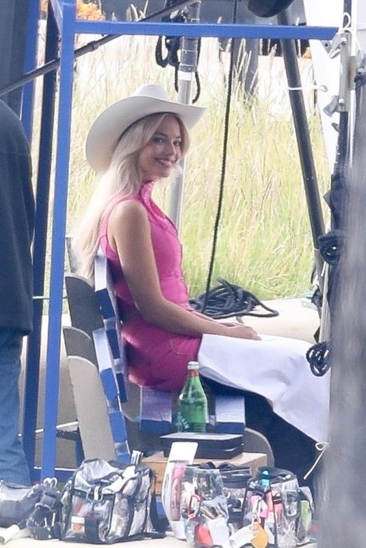 MARGOT ROBBIE on the Set of Barbie Reshoot in Los Angeles 04/17/2023