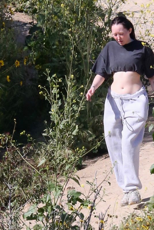 NOAH CYRUS Out Hiking with Her Dogs in Los Angeles 04/20/2023