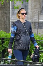 Pregnant CLAIRE DANE Shopping for Groceries in New York 04/19/2023
