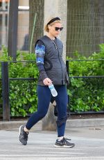 Pregnant CLAIRE DANE Shopping for Groceries in New York 04/19/2023