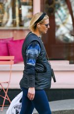 Pregnant CLAIRE DANE Shopping for Groceries in New York 04/19/2023