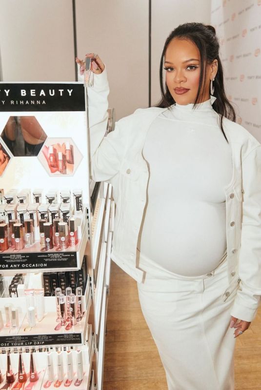 Pregnant RIHANNA at Ulta Beauty Convention in Las Vegas 04/11/2023
