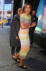 ROBIN ROBERTSON Arrives on the Set of Good Morning America in New York 04/03/2023