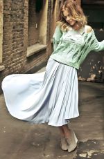 SAMARA WEAVING for OK Magazine, 2013