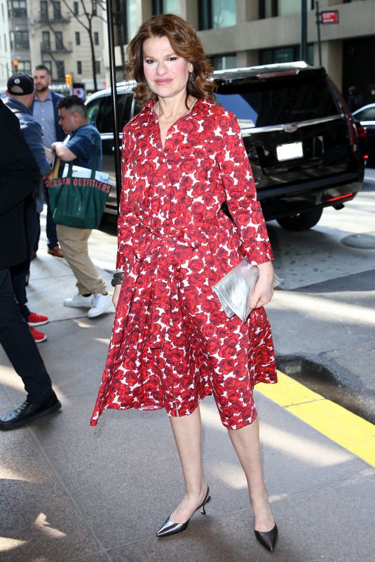 SANDRA BERNHARD Arrives at Variety’s 2023 Power of Women Luncheon in New York 04/04/2023