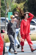 SCOUT and TALLULAH WILLIS Out for Groceries in Los Angeles 04/18/2023