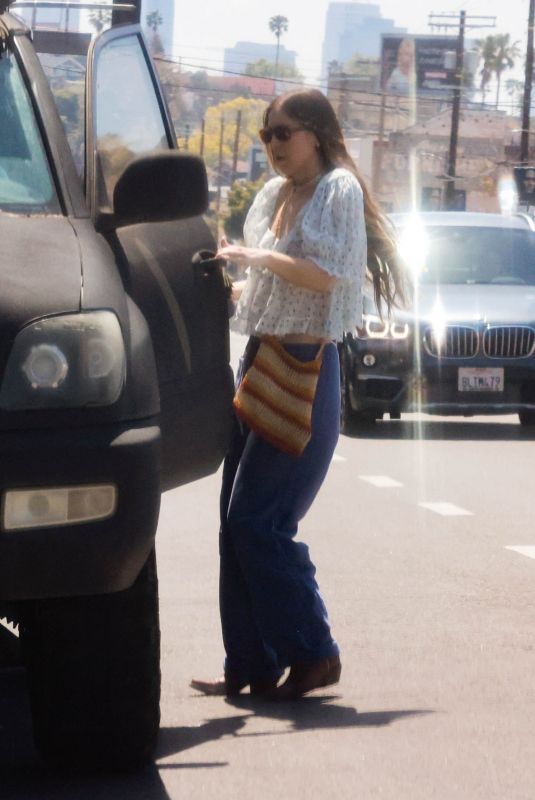 SCOUT WILLIS Out Grabs Lunch in Silver Lake 04/08/2023