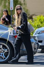 STACY FERGIE FERGUSON at Sunday Church in Brentwood 04/02/2023 