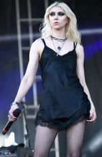 TAYLOR MOMSEN Performs at 2023 Innings Festival at Beach Park Tempe 02/25/2023