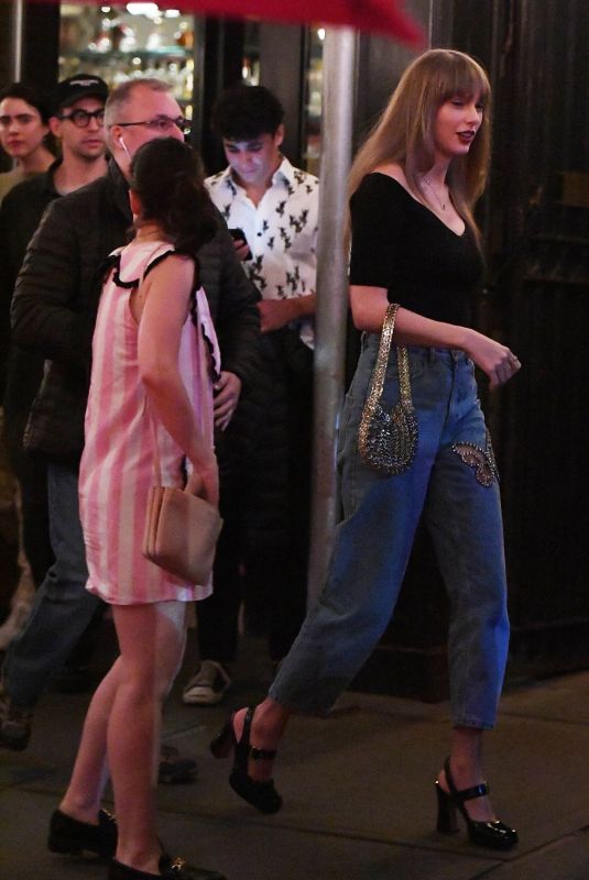TAYLOR SWIFT, MARGARET QUALLEY and Jack Antonoff Out for Dinner at Via Carota in New York 04/10/2023
