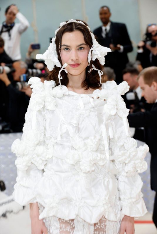 ALEXA CHUNG at 2023 Met Gala Celebrating Karl Lagerfeld: A Line of Beauty in New York 05/01/2023