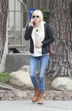 ANNA FARIS Ot for Coffee with a Friend in Palisades 05/19/2023