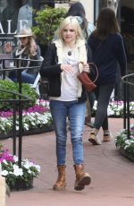ANNA FARIS Ot for Coffee with a Friend in Palisades 05/19/2023
