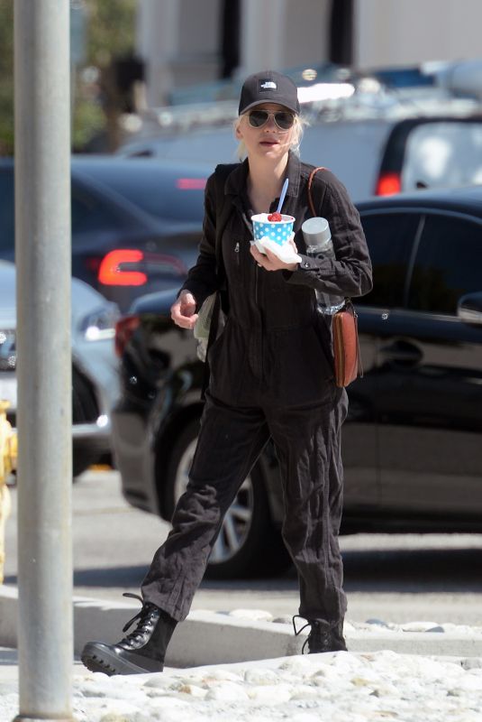 ANNA FARIS Out for Ice Cream in Los Angeles 05/16/2023