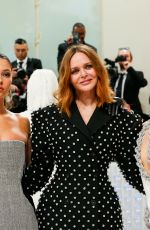 AUBREY PLAZA at 2023 Met Gala Celebrating Karl Lagerfeld: A Line of Beauty in New York 05/01/2023