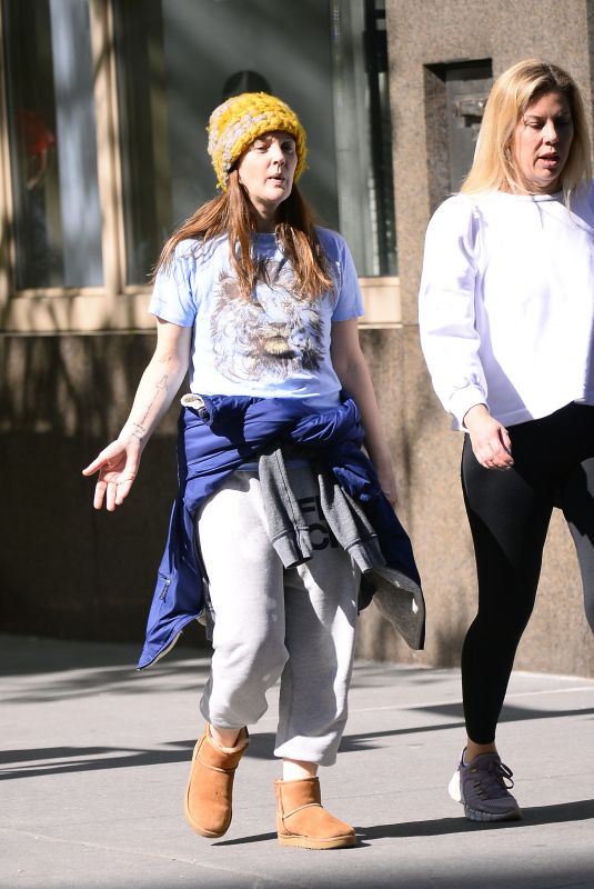 DREW BARRYMORE Out with a Friend in New York 05/05/2023