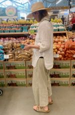 ELIZABETH OLSEN Shopping at Whole Foods in Los Angeles 04/29/2023
