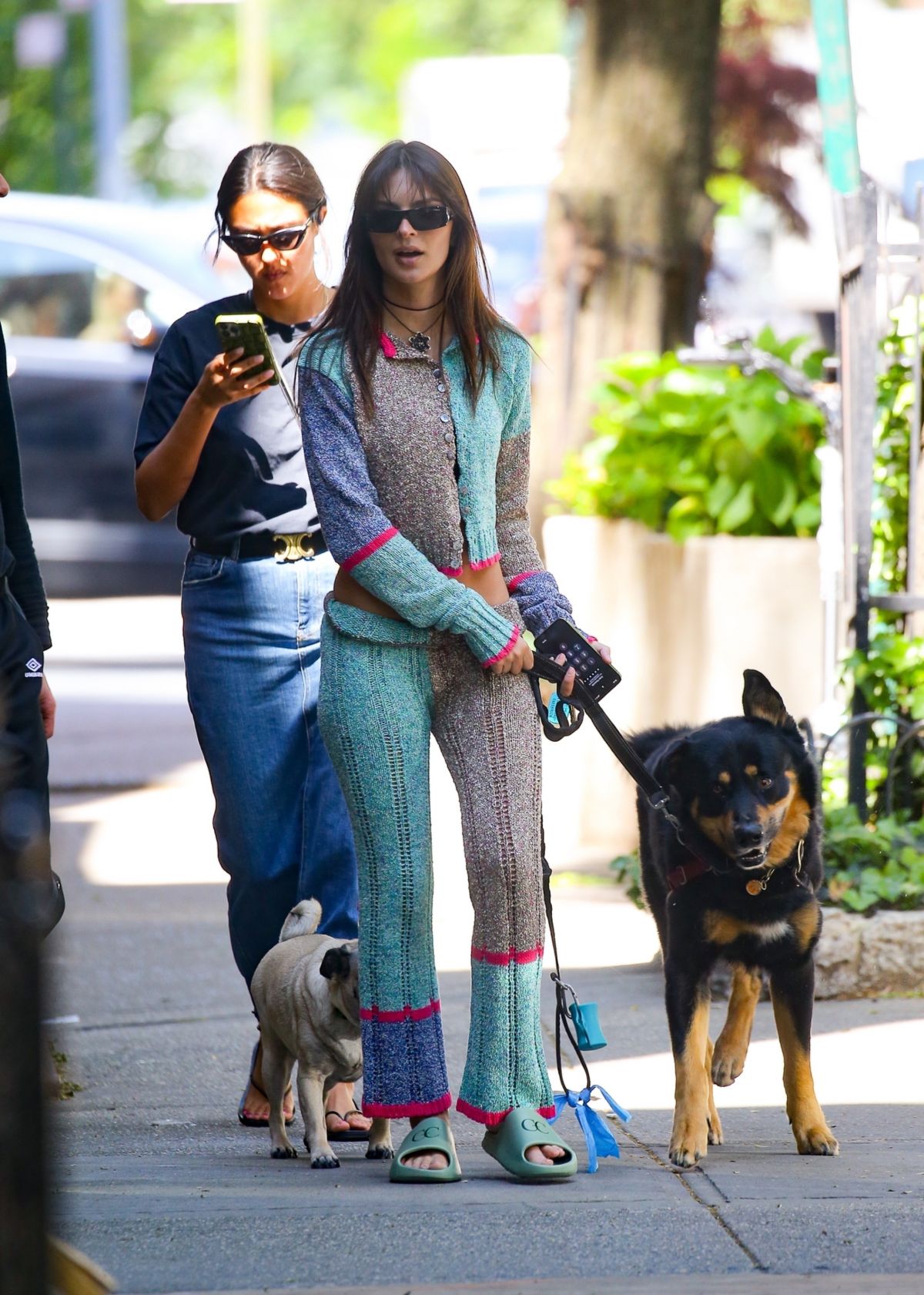 EMILY RATAJKOWSKI Out with Her Dog in New York 05/26/2023 – HawtCelebs