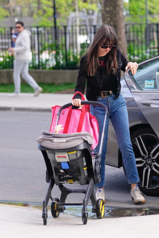 EMILY RATAJKOWSKI Out with Her Son in New York 05/102/2023