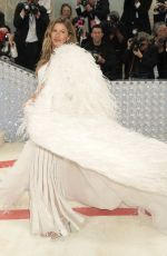 GISELE BUNDCHEN at 2023 Met Gala Celebrating Karl Lagerfeld: A Line of Beauty in New York 05/01/2023