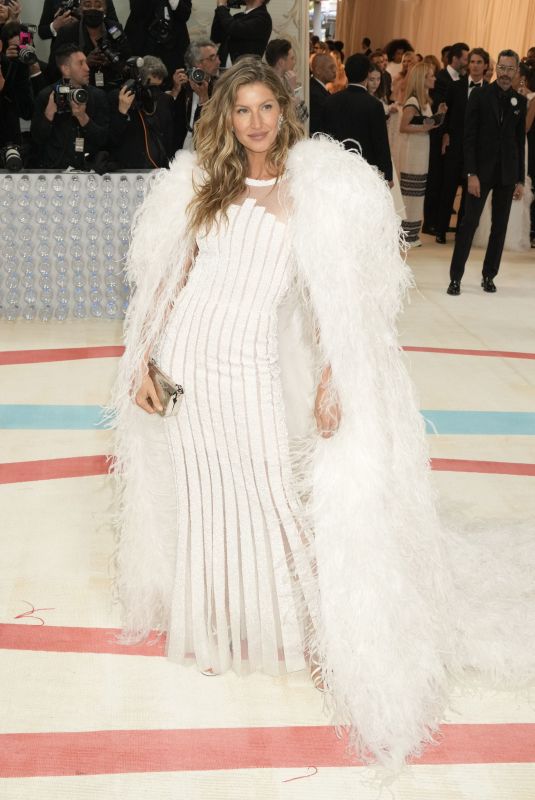 GISELE BUNDCHEN at 2023 Met Gala Celebrating Karl Lagerfeld: A Line of Beauty in New York 05/01/2023