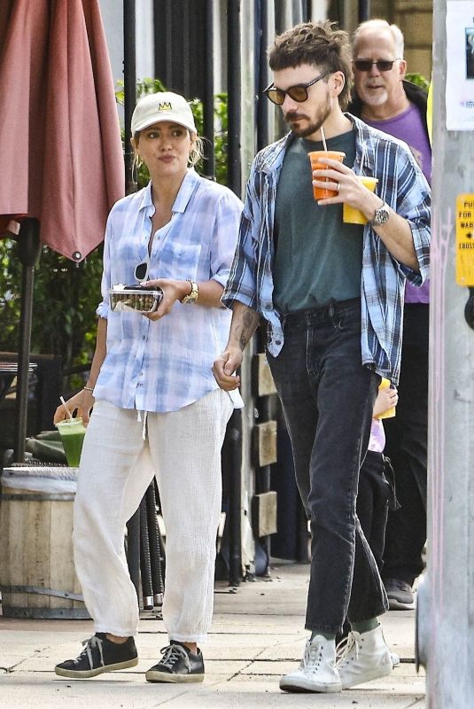 HILARY DUFF Out for Morning Family Breakfast in Studio City 05/06/2023 