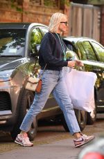 HOLLY WILLOUGHBY Out and About in London 05/11/2023