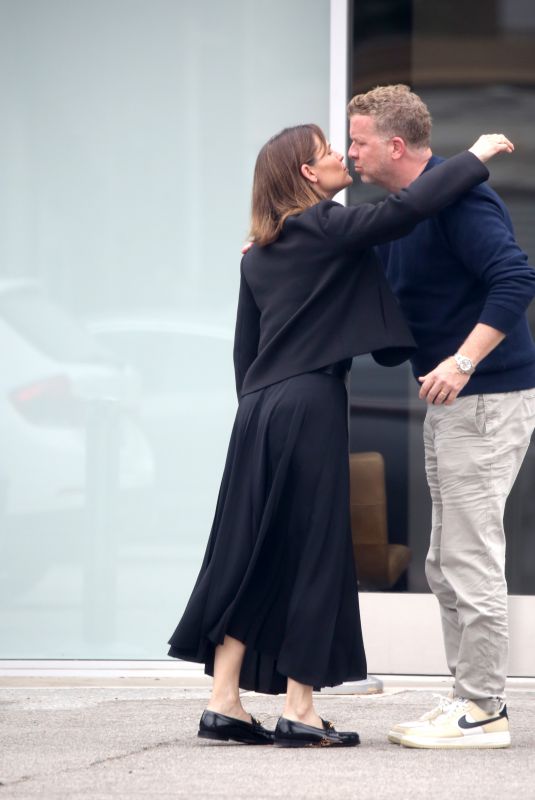 JENNIFER GARNER and Joseph McGinty Nichol Out in Los Angeles 05/25/2023