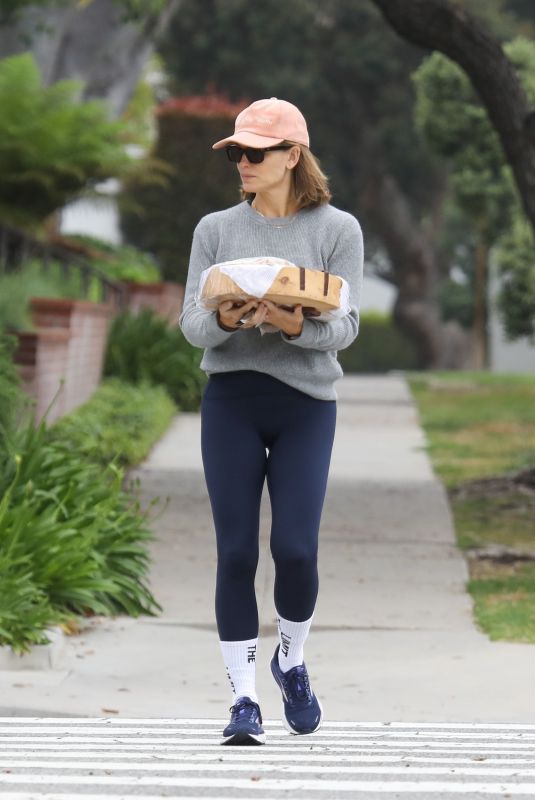 JENNIFER GARNER Out and About in Brentwood 05/17/2023