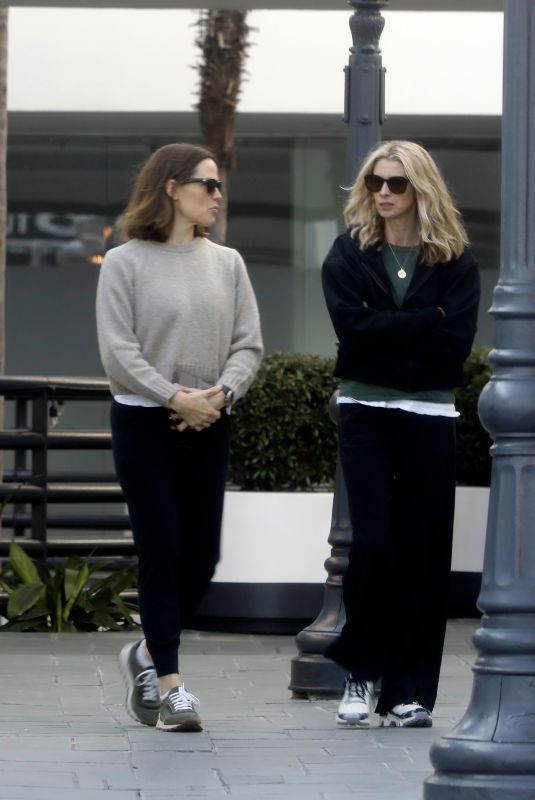 JENNIFER GARNER Out with a Friend in Brentwood 05/25/2023