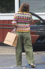 JENNIFER GARNER Shopping at Jenny Kayne Store in Brentwood 05/26/2023