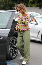 JENNIFER GARNER Shopping at Jenny Kayne Store in Brentwood 05/26/2023