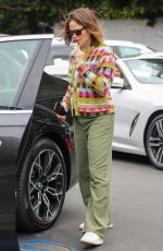 JENNIFER GARNER Shopping at Jenny Kayne Store in Brentwood 05/26/2023
