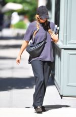 JENNIFER LAWRENCE Out Picking up Books in New York 05/27/2023