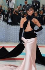 JENNIFER LOPEZ at 2023 Met Gala Celebrating Karl Lagerfeld: A Line of Beauty in New York 05/01/2023