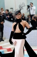 JENNIFER LOPEZ at 2023 Met Gala Celebrating Karl Lagerfeld: A Line of Beauty in New York 05/01/2023