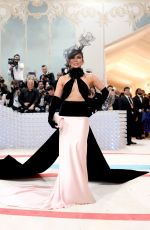 JENNIFER LOPEZ at 2023 Met Gala Celebrating Karl Lagerfeld: A Line of Beauty in New York 05/01/2023