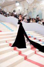 JENNIFER LOPEZ at 2023 Met Gala Celebrating Karl Lagerfeld: A Line of Beauty in New York 05/01/2023