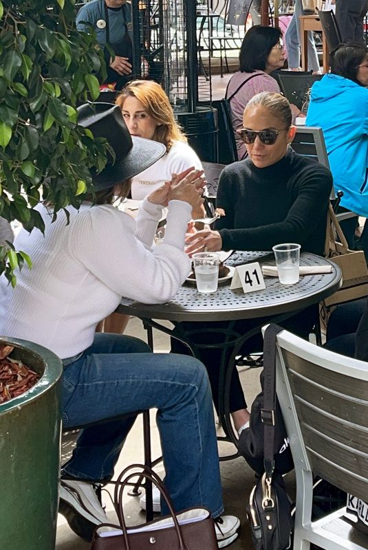 JENNIFER LOPEZ on Memorial Day at Urth Caffe with Friends in Los Angeles 05/29/2023