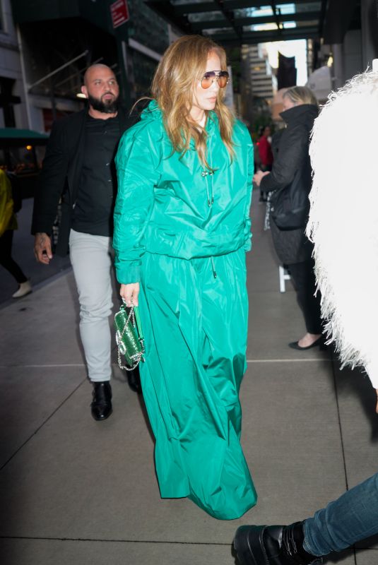 JENNIFER LOPEZ Out to Promotes Her New Show Mother in New York 05/02/2023